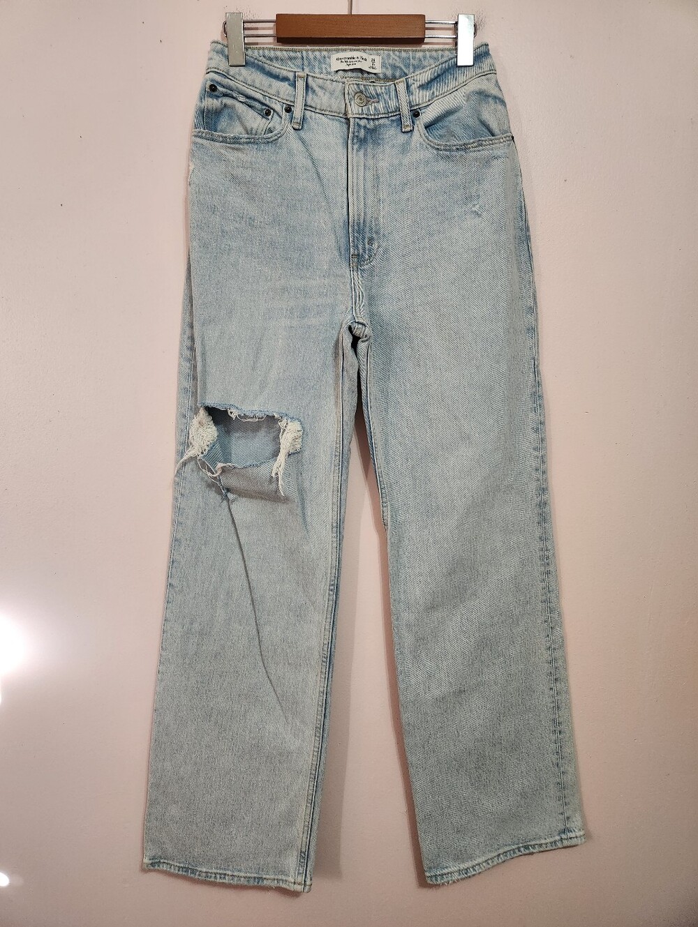Abercrombie & Fitch Curve Love 90s Relaxed High Rise Light Wash Distressed 26